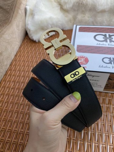 品名：菲拉格幕 原单皮带 材质：原单牛皮腰带 百分百头层牛皮腰带保证真皮，24K纯钢扣，专柜原单品质、做工精细，时尚大牌，送人自用首选 包装： 请认准如图专柜包