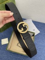 品牌 古驰 Gucci 特 描述 采用高级gucci Signature真皮精制而成，触感厚实，饰以双g商标带扣。腰带为意大利尺寸，请在购买前参阅腰带尺寸指南.
