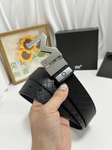 品名：万宝龙 Montblanc 材质：原单牛皮腰带 百分百头层牛皮腰带保证真皮，24K纯钢扣，专柜原单品质、做工精细，时尚大牌，送人自用首选 包装： 请认准如