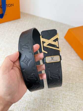 品名： Lv..路易..威登腰带皮带原单 型号：挂扣，经典纯钢材质挂扣，头层牛皮，图片实物拍摄 材料：头层牛皮，挂扣系列，纯钢材质扣头，钯镀电镀工艺永不掉色。原 - 点击图像关闭