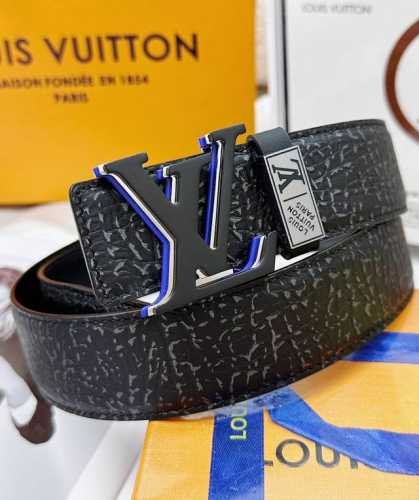 皮带：Lv..路易..威登顶级复刻. 腰带：原单品质百分百头层牛皮，保证真皮。边框叠色工艺.真空电镀.永不掉色.24K纯钢扣头层特种海豹皮双面可用专柜同等质量，