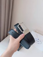 普拉达 Prada 是意大利奢侈品牌，独特的设计结合了流行简约与优雅的气质，完美地衬托出Prada优秀的产品。风格独树一帜！对于喜欢低调不浮夸的商务休闲人士再适