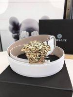 范思哲Versace此款腰带采用柔软的Greca压花皮革于意大利制成，饰有Medusa搭扣。4.0Cm宽