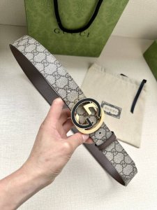 特 宽度3.8Cm Gg Marmont系列每一季都会推陈出新，为灵感源于70年代的标志性双G搭扣注入现代精髓。这款黑色 米色和乌木色Gg Supreme帆布腰