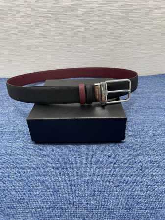 180--prada 普拉达 专柜同款 男士休闲双面用腰带 宽3.4Cm 采用光滑双面头层小牛皮 采用简约外形设计，其上以prada徽标装饰，勾勒精致细节，是p - 点击图像关闭