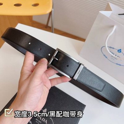 特 Prada.普拉达 是意大利著名奢侈品牌，致力于创造兼具经典色彩和创新精神的时尚理念，独特的设计结合了流行简约与优雅的气质，完美地衬托出prada优秀的产品