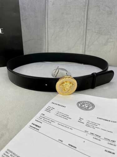 p340 宽度4.0Cm Versace（范思哲）此款腰带采用柔软牛皮革于意大利精制而成，配有金 银 枪色椭圆形腰带扣，饰有带水晶装饰的美杜莎。