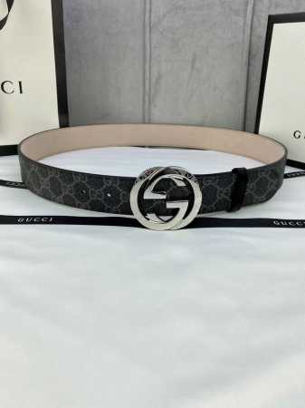宽度4.0Cm Gucci Marmont系列每一季都会推陈出新，为灵感源于70年代的标志性Gg钢扣配件注入现代精髓。这款Gg Supreme帆布腰带反面采用黑 - 点击图像关闭