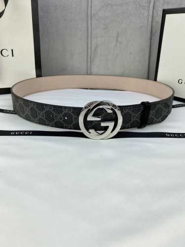 宽度4.0Cm Gucci Marmont系列每一季都会推陈出新，为灵感源于70年代的标志性Gg钢扣配件注入现代精髓。这款Gg Supreme帆布腰带反面采用黑