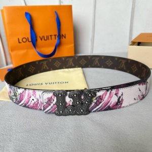 寬：40 驢家新品 Nigo新品限量版 專櫃有售新品男士系列 訂製帆布面料飾有最新的圖案 搭配經典咖老花色系 新款鋼K字母搭扣 雙面用 兩種佩戴方式潮男必備款