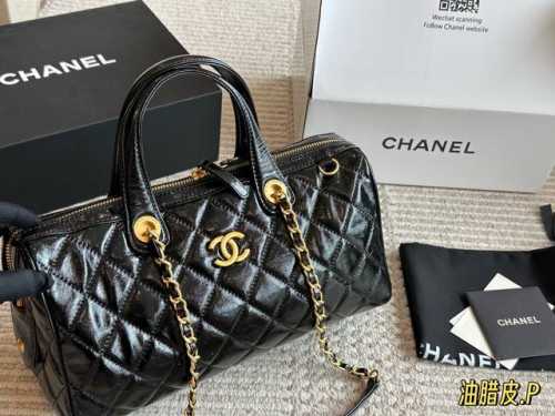 油腊皮 Chanel 25A高级保龄球 25A高级系列的包王酱太让人心动了为魅力，旅行、梦想而生~ 灵感来自于香奈儿女士收藏的“乌木漆面屏风”油蜡皮自带独特的光