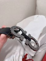 支持Nfc芯片扫描 批 配全套包装 品牌：菲拉格慕海外原单 扣头材质：精品实心铜扣 带身材质正面：35Mm宽度采用双面进口原版皮腰带，真空电镀五金扣头实物拍摄