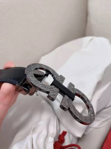 支持Nfc芯片扫描 批 配全套包装 品牌：菲拉格慕海外原单 扣头材质：精品实心铜扣 带身材质正面：35Mm宽度采用双面进口原版皮腰带，真空电镀五金扣头实物拍摄