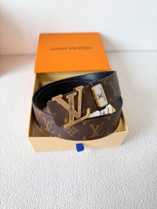 品名 Lv..路易..威登腰带皮带原单 型号 挂扣 经典纯钢材质挂扣 头层牛皮 图片实物拍摄 材料 头层牛皮 挂扣系列 纯钢材质扣头 钯镀电镀工艺永不掉色 原版