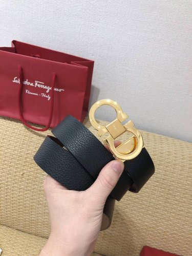 特 Ferragamo.菲拉格慕 全套包装 宽度3.5Cm 高级定制款男士皮带 双面进口牛皮 可双面使用 自行选择搭配 真材实料 很有质感 时尚经典不失
