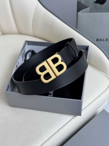 巴黎世家 Balenciaga 宽度3.0Cm 是法国的奢侈品牌，作为时尚界最具影响力品牌之一的地位。设计师源于：都市时尚潮流独特的设计风格，采用进口小牛皮制作