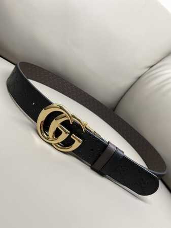 特 双面经典热压款 3.7双面腰带，一侧为Gucci Signature皮革，反面一侧为单色皮革。配以互扣式双G带扣 - 点击图像关闭