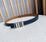 Loewe 罗意威 专柜最新同款腰带 选用光滑牛皮革腰带 配有亮面loewe几何腰带扣五孔调节 卓越的工艺 个性的造型 精美的材质 宽：1.5