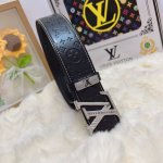 品名：Lv..路易..威登原单 材质：原单牛皮腰带 百分百头层牛皮腰带保证真皮，24K纯钢扣，专柜原单品质、做工精细，时尚大牌，送人自用首选 包装： 请认准如图