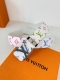 品名： Lv..路易..威登腰带皮带原单 型号：挂扣，经典纯钢材质挂扣，头层牛皮，图片实物拍摄 材料：头层牛皮，挂扣系列，纯钢材质扣头，钯镀电镀工艺永不掉色。原
