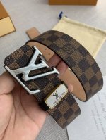 品名： Lv..路易..威登腰带皮带原单 型号：挂扣，经典纯钢材质双色挂扣，图片实物拍摄 材料：头层牛皮，挂扣系列，纯钢材质扣头，钯镀电镀工艺永不掉色。经典咖格