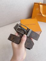 配全套包装礼盒 Lv 全新入门级款式，丰富了帆布腰带系列，同时饰有Damier Graphite格纹。Damier帆布腰带，小牛皮内衬 - 明亮镀钯黄铜搭扣 -