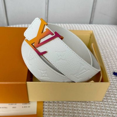 Lv 驢牌ss男士系列特別限量版與pou-Up最新聯名合作款 寬度40毫米 奢華與時尚的全新結合 雙荔枝紋顏色與五金顏色相呼應！成為獨特的亮眼之作！