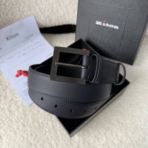 Kiton进口小牛皮腰带。3.5公分宽，上海贸易公司的货品，继Bc，Lp之后老钱们都在追捧的品牌！