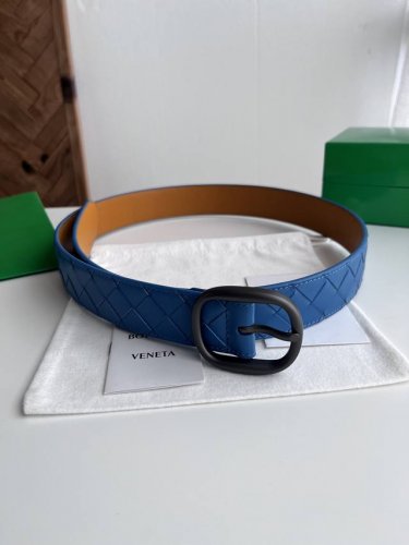 Bv 2025最新款男士编织腰带 纯手工Intreccio大格子编织 双面意大利小牛皮搭配椭圆形真空枪色针扣 宽体大针搭配扁孔设计尖尾 侧面有标识 皮带宽度35