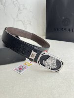 品名：Versace.范思哲原单腰带 皮带 型号：挂扣，经典人头纯钢材质扣头，头层牛皮，图片实物拍摄 材料：百分百头层牛皮，保证真皮。24K纯钢扣双面可用专柜同