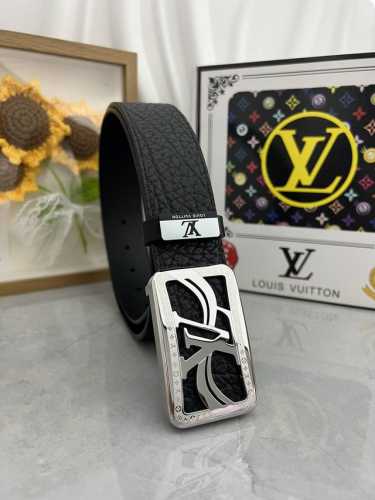 品名：Lv..路易..威登原单 材质：原单牛皮腰带 百分百头层牛皮腰带保证真皮，24K纯钢扣，专柜原单品质、做工精细，时尚大牌，送人自用首选 包装： 请认准如图