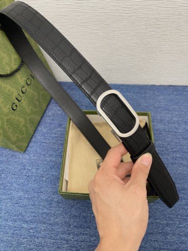 古奇 Gucci新款小牛皮，手感细腻柔软，搭配纯钢自动精品扣，男士必备！宽度：3.5Cm