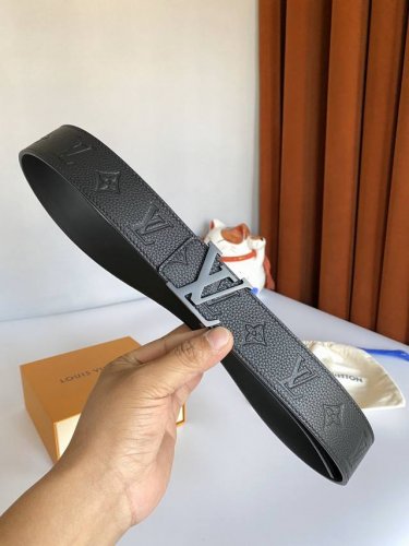 Lv.路易威登 全套包装 宽度 40Mm宽度 正品一体铸造五金钢扣 原厂皮料 双面原厂定制进口面料 可送礼自用不错选择
