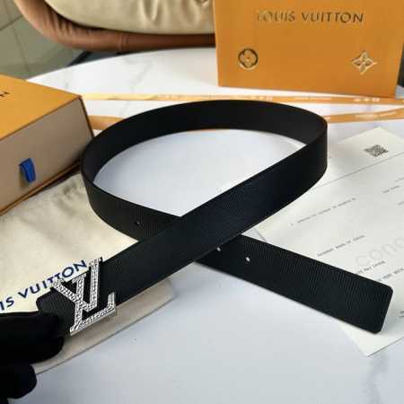 原版包裝 L0Uis Vuitt0N 今季新品 男士原單腰帶 寬度35毫米 雙面進口小牛皮壓細紋內襯平紋小牛皮底 搭配新款五金 可雙面使用佩戴 - 点击图像关闭