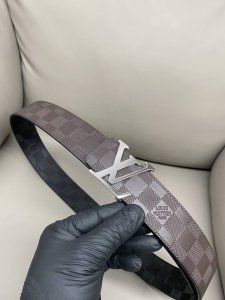 Lv 路易威登 双面可用 4.0热压立体小牛皮 高品质钢扣 新款同步更新