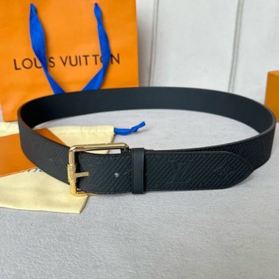 特 寬：40mm 驢家新品 Nigo新品限量版 专柜有售新品男士系列 雙面原廠純黑色小牛皮 面压有品牌花紋 针扣款式设计搭扣 雙面用 两种佩戴方式潮男必备款！
