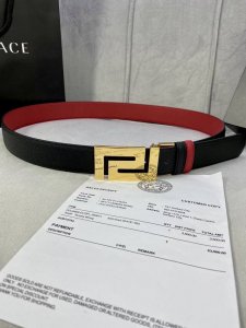 宽度3.5Cmversace 范思哲 此款柔软的手掌纹皮带饰有一个几何形状的希腊回纹别扣 既时尚又优雅