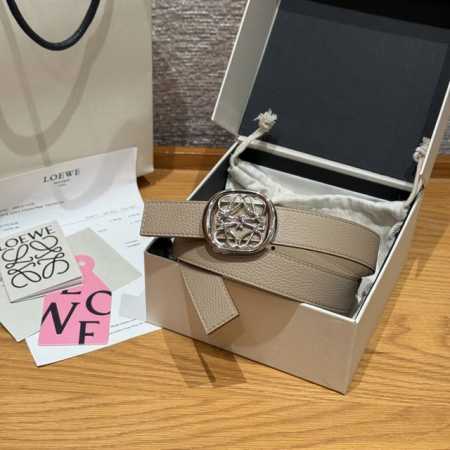 意威新款女士腰带 Ewe 意威腰带 宽2.8Cm 双面皮，两面都可用，饰有抛光椭圆形针扣 卓越的工艺 个性的造型 精美的材质. 宽度：28毫米 - 点击图像关闭