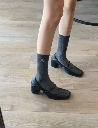配包装 一盒3 双 Chanel 香奈儿 经典字母Logo 纯棉中筒袜 小腿袜 Ins爆款！专柜在售Ing 好看到爆炸 ！超高品质！经典不过时！潮人必不能少的专
