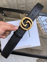 配送专柜全套礼盒包装。古驰：原单头层牛皮荔枝纹面.内衬头层小牛皮底，搭配原单扣，原产皮料定制，专柜宽度3.8