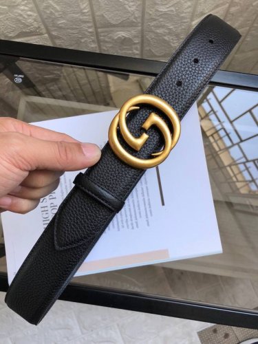 配送专柜全套礼盒包装。古驰：原单头层牛皮荔枝纹面.内衬头层小牛皮底，搭配原单扣，原产皮料定制，专柜宽度3.8