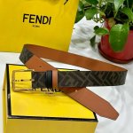 特 Fendi芬迪专柜同款 宽35Mm 双环正反用腰带 Ff按钉搭扣 棕色Cuoio Romano皮革材质 反面面料带有烟草黄和棕色Ff图案 针扣金属饰面 时尚