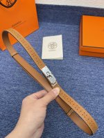 不锈钢 批不带盒 Hermes 爱 马 仕 不锈钢镀金工艺 Epsom小牛皮腰带 搭配镀钯Kelly皮带扣 借助巧妙的可调节设计 可以将腰带系于腰间或髋部
