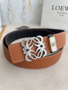 品名：罗意威.Loewe 腰带 皮带 型号：挂扣，纯铜材质挂扣，图片实物拍摄 材料：百分百头层牛皮，保证真皮。24K纯铜扣，永不掉色专柜同等质量， 头层牛皮荔枝