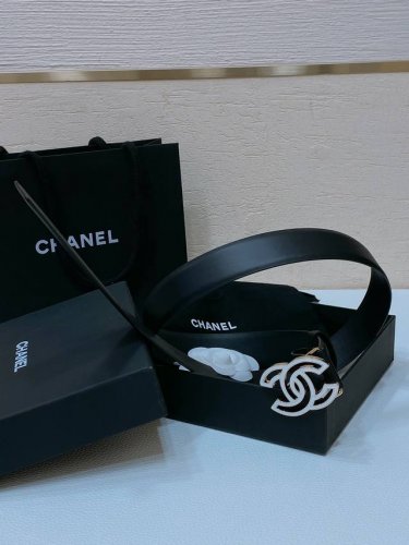 Chanel 24C 树脂黑 与 白 水钻金色金属 Logo搭扣 黄铜金属进口胎牛皮带身 手感柔软 细腻 3.0Cm