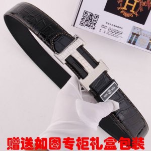 皮带：爱马仕.Her...mes原单 腰带：百分百头层牛皮，保证真皮，鳄鱼皮纹路24k纯钢扣双面可用专柜同等质量， 送人自用首选 包装： 请认准如图专柜包装，赠