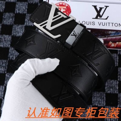 男士腰带：Lv 路易斯登 原单 男士皮带：百分百头层牛皮，保证真皮。24K纯钢扣双面可用专柜同等质量， 送人自用首选 包装： 请认准如图专柜包装，赠送打孔器，银
