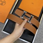 特 爱马仕[正] HermēS Boxtogo小牛皮双面腰带，精品钢扣 腰带扣。38毫米