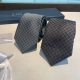 Dior家新款领带 Dior男士蚕丝藤格纹领带 稀有展现精湛手工与时尚优雅理想选择 这款采用Do家经典且具有标志性的格纹领带 以同色调手法演绎的更显雅致风尚 让