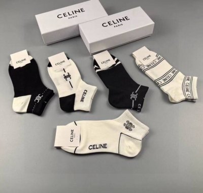 特 Celine 赛琳新品女款短袜子 一盒五双 提花经典标志，纯棉材质制造，透气舒适，超级Nice超火爆小单品，大牌出街，潮人必备超好搭